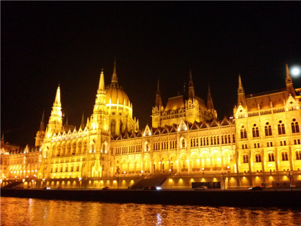 [비즈니스탑승] 동유럽 3국 9일 (체코/헝가리/오스트리아) ＜전 일정 4성호텔/ 크리스탈월드 입장포함 /프라하시내호텔1박 / 2대도시 자유시간＞